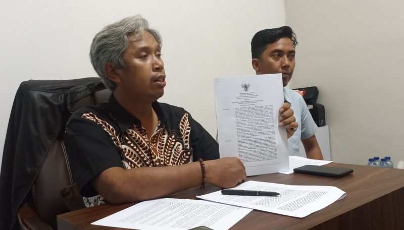 Ketua Lembaga Bantuan Hukum Sriwijaya IUS Institute [LBH Sriusin] M Jayanto SH MH melakukan konferensi pers wartawan di Cafe Soja, Selasa [10/01/2023].