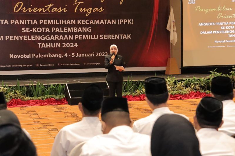 Wawako Palembang, Fitrianti Agustina saat pelantikan Panitia Pemilihan Kecamatan (PPK) Kota Palembang, Rabu (4/1/2023)