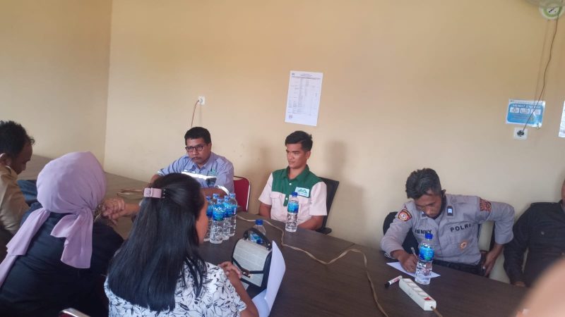 Mayzeni ke Kantor PT MAR di Kecamatan Pulau Rimau Kabupaten Banyuasin didampingi kuasa hukumnya, Suwito Winoto SH, Selasa [10/1/2022]