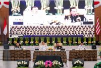 Kapolri Listyo Sigit Prabowo saat pengarahan kepada prajurit TNI-Polri Satgas Ops wilayah Sorong yang merupakan rangkaian kunjungan kerjanya di Tanah Papua bersama Panglima TNI Laksamana Yudo Margono beserta Kepala Staf Angkatan Darat, Angkatan Laut dan Angkatan Udara, Rabu (11/1/2023)