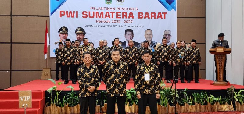 Pelantikan kepengurusan PWI Sumbar periode 2022-2027, Jumat (13/1/2023) di Hotel Truntum Kota Padang