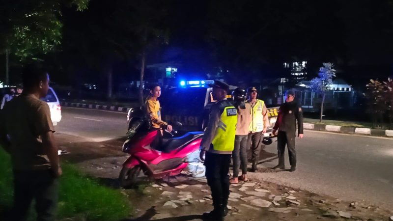 Kapolsek Kalidoni AKP Dwi Angga Cesario bersama Kanit Intel, Kanit Binmas dan personil Polsek Kalidoni saat razia KRYD, Sabtu (14/1/2023) malam di Jalan Celentang