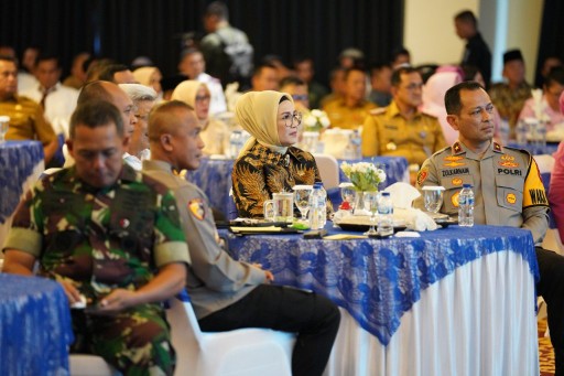 Ketua DPRD Provinsi Sumatera Selatan, Hj RA Anita Noeringhati SH MH bersama Pimpinan dan Anggota DPRD Sumsel, menghadiri acara Kenal Pamit Wakil Kepala Kepolisian Daerah Sumatera Selatan [Wakapolda Sumsel], dari Irjen Pol Rudi Setiawan SIK SH MH kepada Brigjen Pol M Zulkarnain SIK MSi.