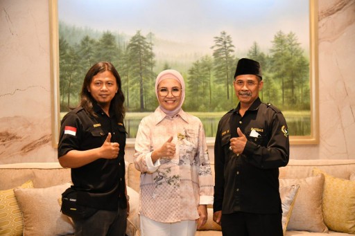 Ketua DPRD Provinsi Sumsel Hj RA Anita Noeringhati SH MH menerima Kunjungan Silaturahmi dan ranah tamah bersama Persatuan Bakso Solo Berseri [PBSB] Sumatera Selatan, di rumah dinasnya, Minggu [8/1/2023].