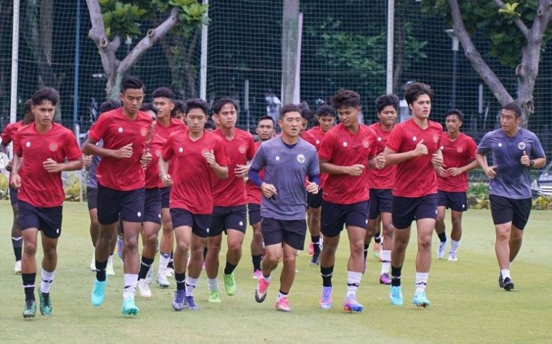 Tangkapan layar akun Instagram PSSI, saat para pemain Timnas U-20 menggelar latihan di lapangan A Senayan, pada Sabtu (18/2/2023)
