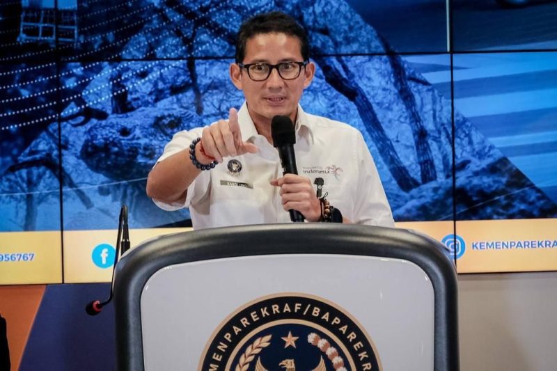 Menteri Pariwisata dan Ekonomi Kreatif/Kepala Badan Pariwisata dan Ekonomi Kreatif (Menparekraf/Kabaparekraf) Sandiaga Salahuddin Uno saat “The Weekly Brief With Sandi Uno” di Gedung Sapta Pesona, Jakarta, Senin (20/2/2023).