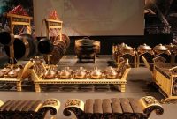 Angklung (Sumber foto: Gramedia.com)