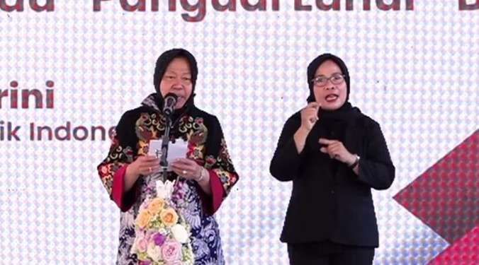 Menteri Sosial, Tri Rismaharini (kiri) ketika meresmikan Rumah Susun Sentra Terpadu Pangudi Luhur di Bekasi, Jumat (10/2/2023). (Foto: Humas Kemensos)