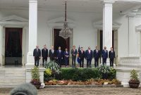 Presiden Joko Widodo (keenam dari kanan) saat foto bersama dengan para Menteri Luar Negeri (Menlu) dan Sekretaris Jenderal (Sekjen) ASEAN di Istana Merdeka, Jakarta, Jumat (3/2/2023).