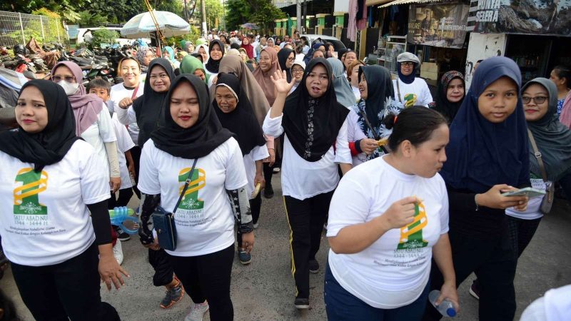 Acara Jalan Santai Sehat Lintas Agama yang dilakukan Pemuda NU Jakut di usia 1 Abad di Jakarta Utara, Minggu (5/2/2023)