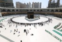 Umat Muslim mengelilingi Kabah di Mekah, Arab Saudi (FOTO: Bloomberg)