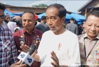 Presiden Joko Widodo mengunjungi Pasar Batuphat Timur, Aceh Utara, Jumat (10/2/2023) 