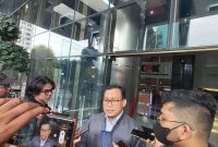 Plt Juru Bicara KPK, Ali Fikri, dengan awak media di Gedung KPK