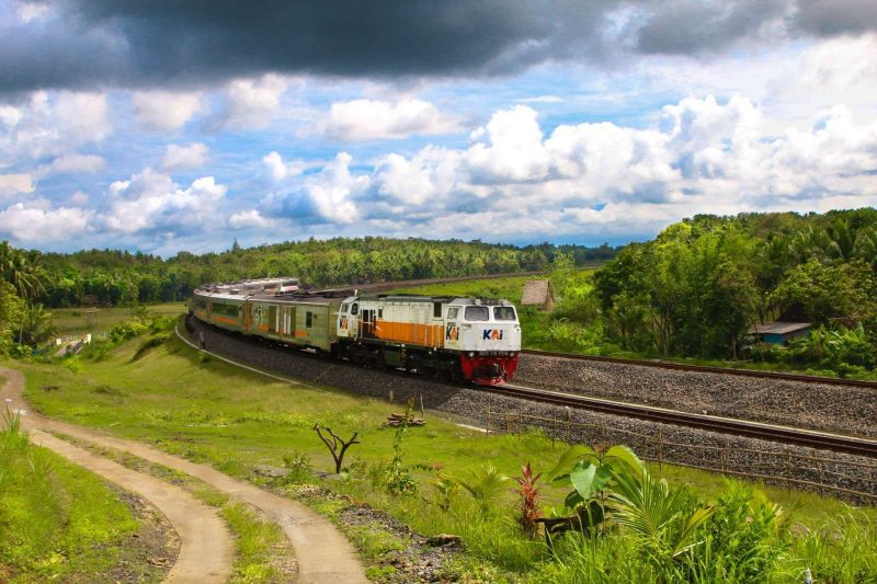 PT Kereta Api Indonesia (Persero) membuka penjualan tiket kereta api pada masa Angkutan Lebaran 1444 H mulai hari Minggu (26/2/2023)