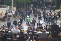Polrestabes Semarang memeriksa 16 orang pendukung PSIS Semarang pascabentrok dengan polisi di depan Stadion Jatidiri Semarang, Jumat (17/2/2023)