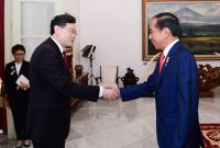 Presiden Jokowi saat menyambut kedatangan Menlu RRT Qin Gang, Rabu (22/02/2023), di Istana Merdeka, Jakarta.