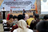 Anggota Bawaslu Puadi saat menutup Evaluasi dan Penyusunan Laporan Layanan Informasi Publik tahun 2022 Bawaslu dan Bawaslu Provinsi di Bogor