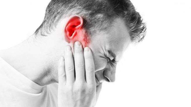 Telinga berdenging karena tinnitus. (Foto: Shutterstock)