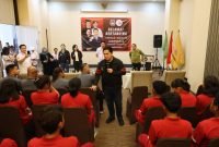 Ketua Umum PSSI Erick Thohir didampingi Wakil Ketua Umum Zainuddin Amali dan Ratu Tisha serta anggota Komite Eksekutif Vivin Cahyani, juga Ketua Umum ASBWI H. Nadalsyah melakukan pelepasan timnas wanita yang berlangsung, Sabtu (18/2) sore.