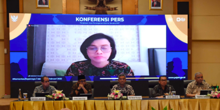 Sri Mulyani saat memberikan keterangan pers di Kantor Pusat DJP, Jumat (24/2/2023) (foto: tangkapan layar)