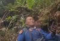 Viral video penumpang helikopter rombongan Kapolda Jambi usai mendarat darurat. (Instagram @jokersupriadi)