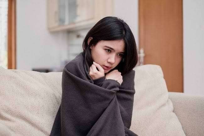 Ilustrasi seseorang mengalami kedinginan (Foto: Freepik)