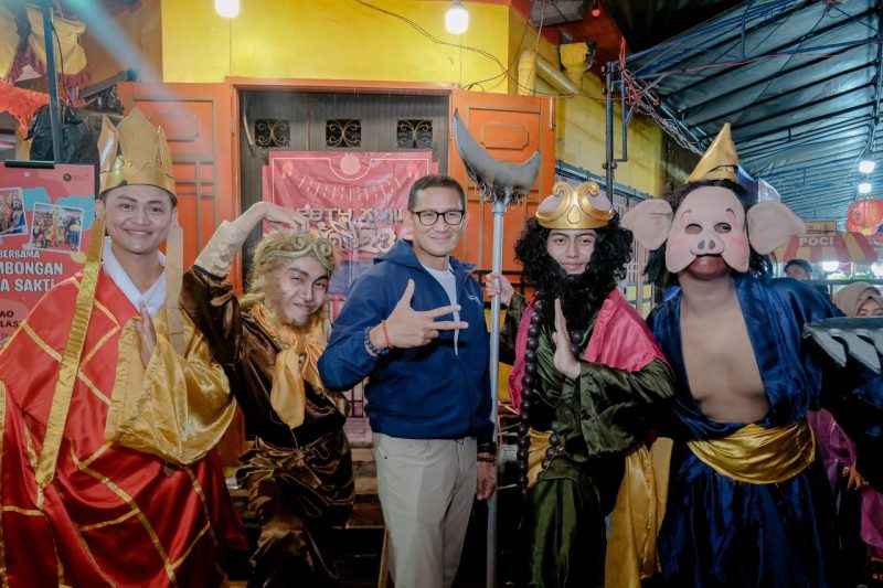 Menparekraf/Kabaparekraf Sandiaga Salahuddin Uno saat menghadiri penyelenggaraan Pekan Budaya Tionghoa Yogyakarta di kawasan Pecinan Kampung Ketandan