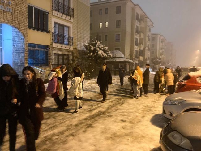 Kondisi di Turki seusai gempa. Foto: Anadolu Agency