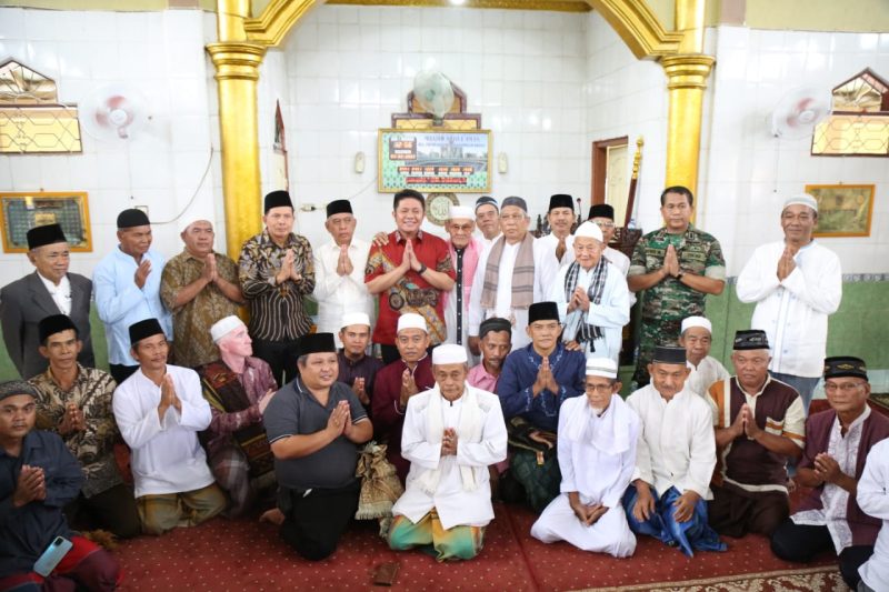 Gubernur Sumsel H Herman Deru saat Safari Jumat di Masjid Nurul Iman Kelurahan Pati Galung, Jumat (3/2)