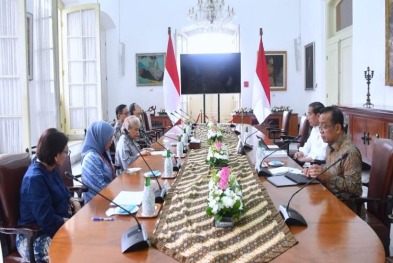 Pertemuan Panitia Seleksi calon Komisi Pengawas dan Persaingan Usaha [KPPU] dengan Presiden Joko Widodo [Jokowi] di Istana Kepresidenan Bogor, Senin [27/2/2023]. [foto: Biro Pers, Media, dan Informasi Sekretariat Presiden].