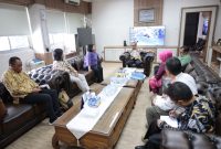Sekda Sumsel Ir Supriono SA ketika menerima kunjungan kerja tim LPSK terkait penjajakan kerjasama perlindungan saksi dan korban, di ruang kerja Sekda Sumsel, Jumat (10/2)