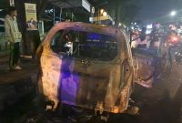 Puing-puing mobil avanza usai hangus terbakar di pom bensin kawasan Jalan Merdeka Palembang, Senin (6/1/2023) malam