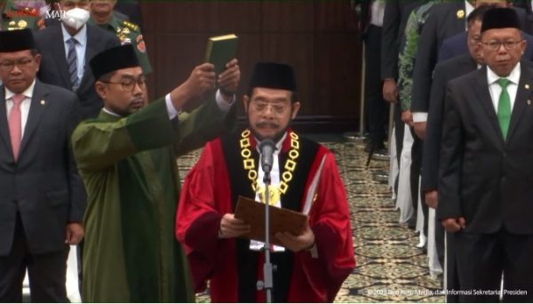 Presiden RI Joko Widodo (Jokowi) menghadiri Pengucapan Sumpah Anwar Usman dan Saldi Isra sebagai Ketua dan Wakil Ketua Mahkamah Konstitusi (MK) Masa Jabatan 2023-2028, Senin (20/03/2023)