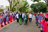 Presiden Jokowi menghadiri Istigasah dan Doa Bersama Rabithah Melayu-Banjar, Jumat (17/03/2023), di Komplek Pendopo Bersinar Tabalong, Tabalong, Kalsel. (Foto: BPMI Setpres)
