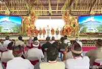 Presiden RI Joko Widodo didampingi Ibu Iriana Jokowi meresmikan Fasilitas Kawasan Suci Pura Agung Besakih, di Karangasem, Bali, Senin (13/03/2023) siang
