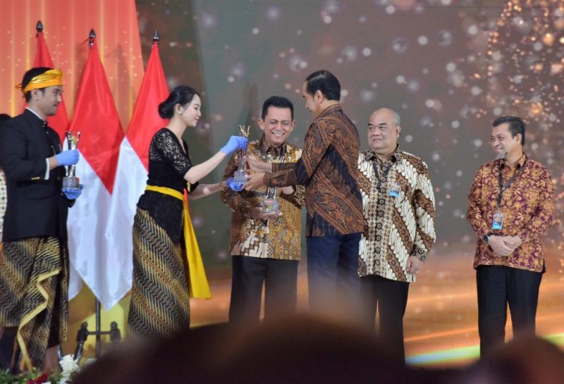 Presiden Jokowi pada acara penyerahan Penghargaan Penanganan Pandemi COVID-19, di Gedung Dhanapala, Kementerian Keuangan, Jakarta, Senin (20/03/2023). (Foto: Humas Setkab)