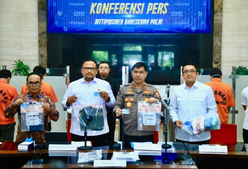 Karopenmas Divisi Humas Polri saat konferensi pers, Senin (27/3/2023)
