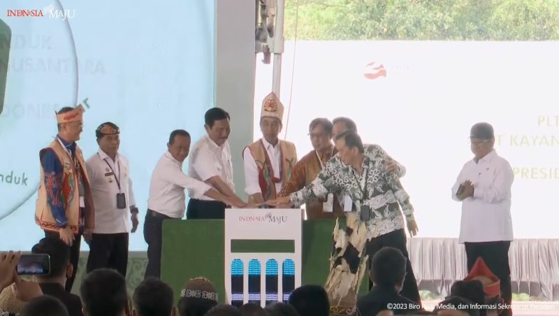 Presiden Jokowi groundbreaking proyek PLTA Mentarang Induk PT. Kayan Hydropower Nusantara, di Malinau, Kaltara, Rabu (01/03/2023). (Sumber: Tangkapan Layar)