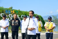 Presiden Jokowi meresmikan Jalan Akses Labuan Bajo-Golo Mori, Kabupaten Manggarai Barat, NTT, pada Selasa (14/03/2023). (Foto: BPMI Setpres)