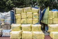gudang penyimpanan pakaian bekas impor (thrifting) di Pasar Senen Blok III