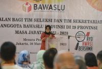 Pelaksana harian (Plh) Ketua Bawaslu Lolly Suhenty saat membuka acara Pembekalan Bagi Tim Seleksi dan Tim Sekretariat Calon Anggota Bawaslu Provinsi di 29 Provinsi Masa Jabatan 2023-2028 yang berlangsung di Jakarta, Kamis (30/3/2023)