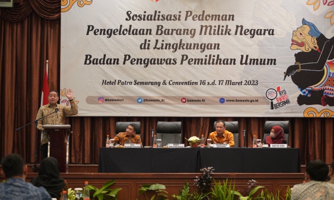 Anggota Bawaslu Herwyn JH Malonda saat membuka kegiatan sosialisasi pedoman pengelolaan barang milik negara di lingkungan Bawaslu