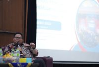Ketua Bawaslu Rahmat Bagja saat menjadi narasumber dalam diskusi bertajuk 'Peran Penting Pemilih Pemula Untuk Mewujudkan Pemilu Bermartabat' di Auditorium Arifin Panigoro Universitas Al-Azhar Indonesia (UAI), Jakarta, Selasa (21/3/2023).