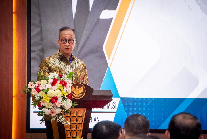 Menteri Perindustrian Agus Gumiwang Kartasasmita