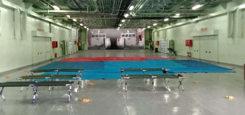 Ruangan di KRI Banda Aceh untuk menampung pengungsi Korban Kebakaran Depo Pertamina Plumpang. (Foto: TNI AL)