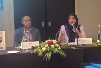 Komisioner KPU Betty Epsilon Idroo didampingi Ketua PPLN Wellington Ridwan, saat memberikan pemaparan terkait Pemilu 2024 bagi WNI di Wellington, Selandia Baru, Selasa (21/3/2023). (Foto: KBRI Wellington)