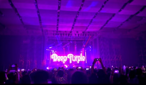 Band rock Deep Purple saat konser World Tour 2023 di Eduotorium UMS Solo, Sabtu (11/3/2023) malam