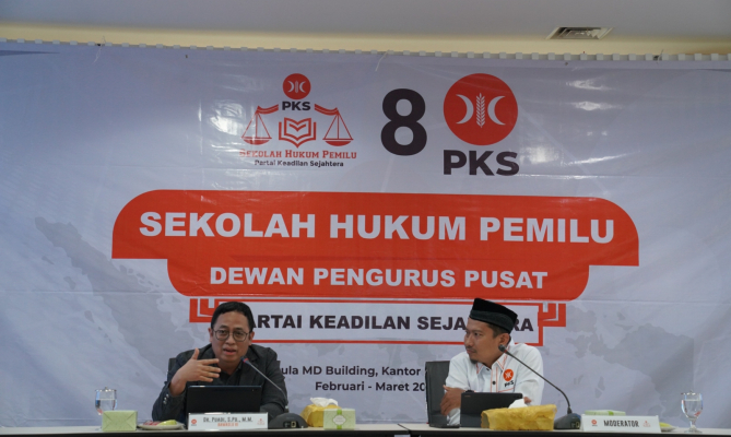 Anggota Bawaslu Puadi saat menjadi narasumber pada kegiatan Sekolah Hukum Pemilu yang diselenggarakan oleh DPP Partai Keadilan Sejahtera di kantornya, Sabtu (18/3/2023) 