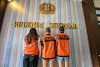 Direktorat Pengawasan dan Penindakan Keimigrasian Ditjen Imigrasi berhasil menangkap tiga WNA  asal Rusia yang menyalahi izin tinggalnya dengan beroperasi sebagai PSK