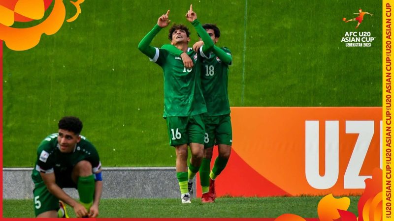 Pemain Timnas Irak U-20, Ali Jasim (tengah) merayakan golnya ke gawang Iran pada perempat final Piala Asia U-20 2023 di Stadion JAR, Tashkent, Uzbekistan, Sabtu (11/3/2023) sore WIB. (Foto: the-afc.com)